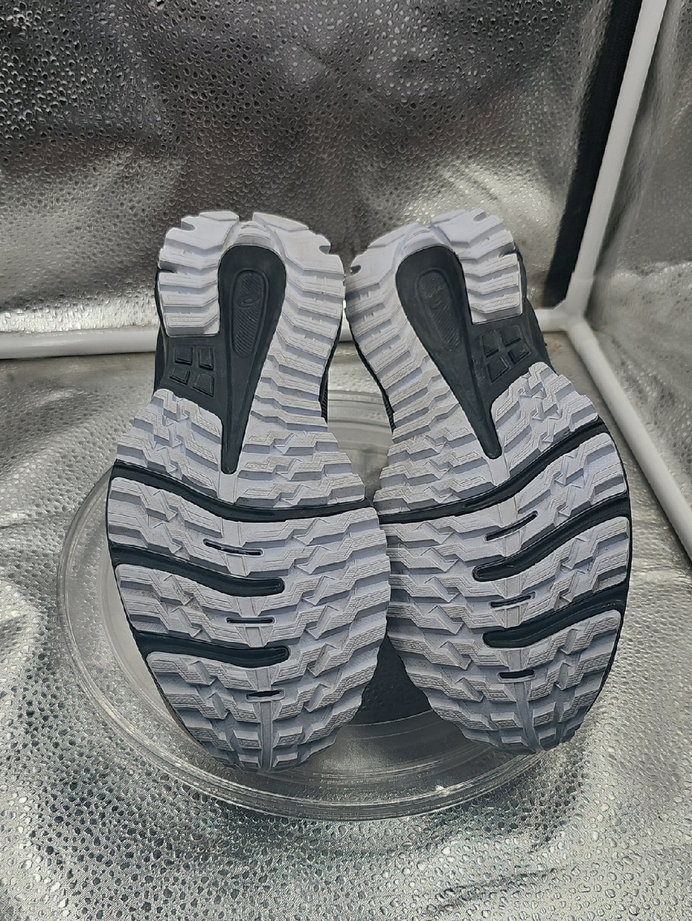W Black, White And Maroon Womens Shoes  Size 6​ - Picture 6 of 7